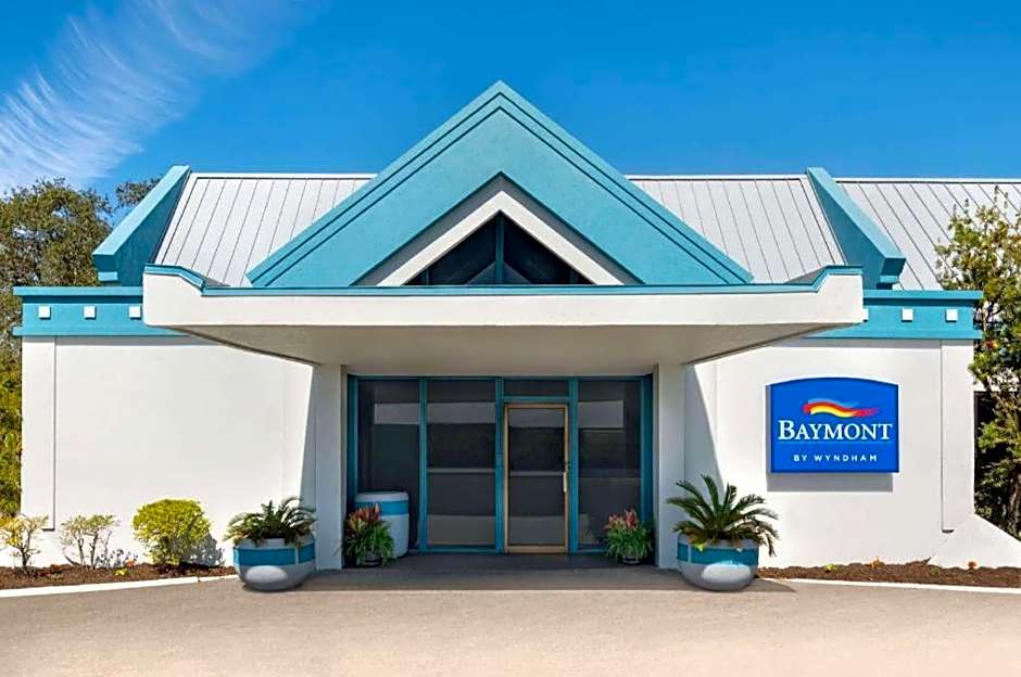 Baymont by Wyndham Intl Speedway/I-95/Daytona Beach