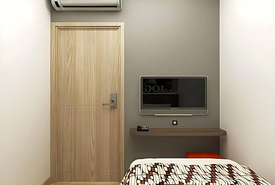 Front One Budget Malioboro