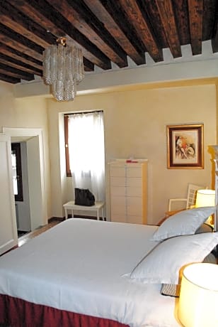 Junior Suite with Canal View