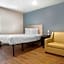 Extended Stay America Select Suites - Wichita - Airport