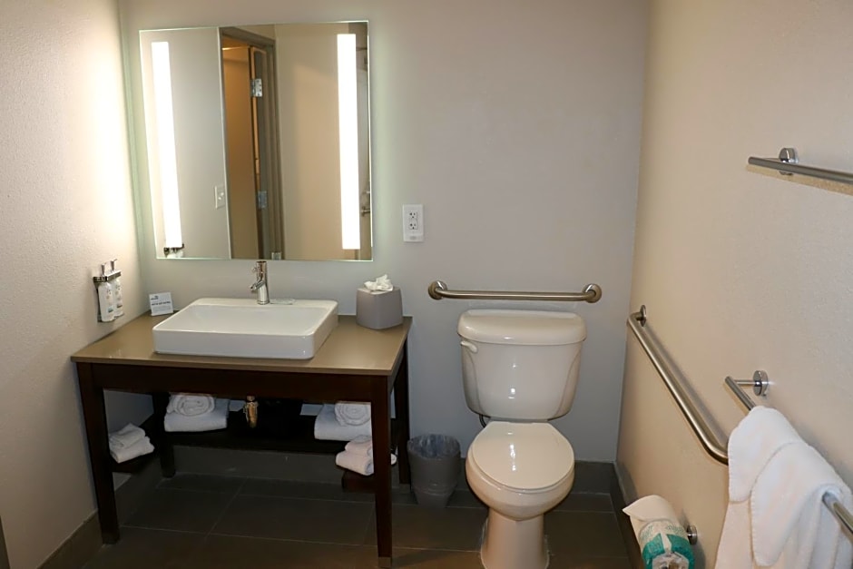 Holiday Inn Express & Suites Marquette By IHG