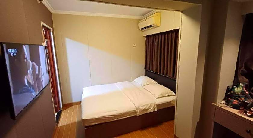 Holiday Hotel