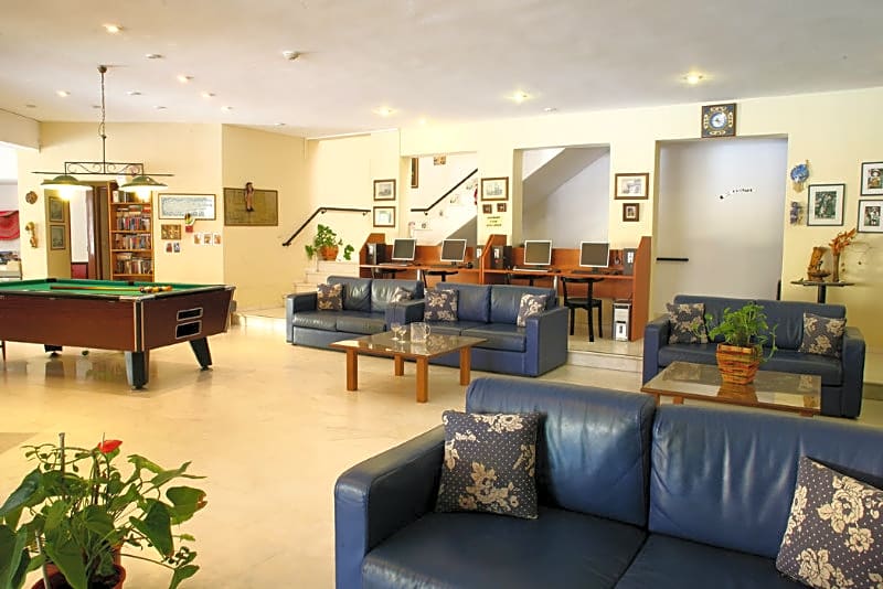 Latania Studios & Apartments