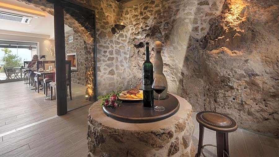 Iakovakis Suites & Spa