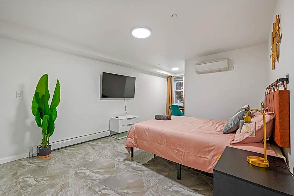Upper East Side Luxury 3BR 2B 1700 square feet