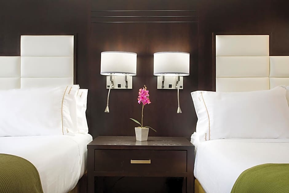 Holiday Inn Express & Suites Ottawa West - Nepean by IHG