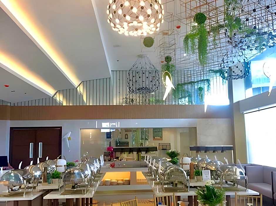 J7 Plaza Hotel