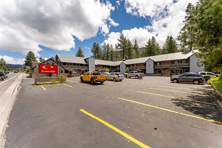 Econo Lodge Inn & Suites Heavenly Village Area