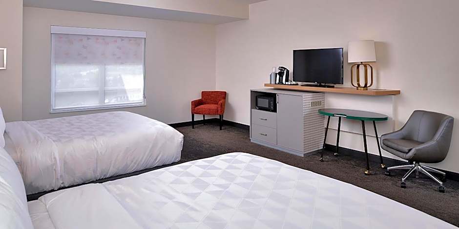 Holiday Inn & Suites Farmington Hills - Detroit NW, an IHG Hotel By IHG