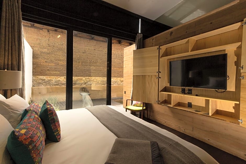 Uvence Arte + Hotel