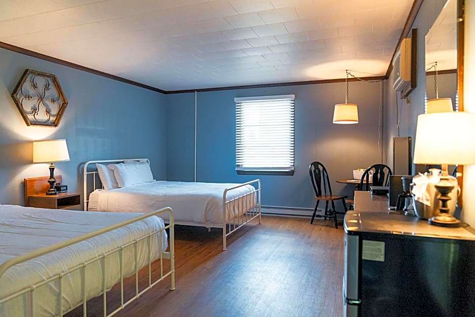 Whispering Winds Motel