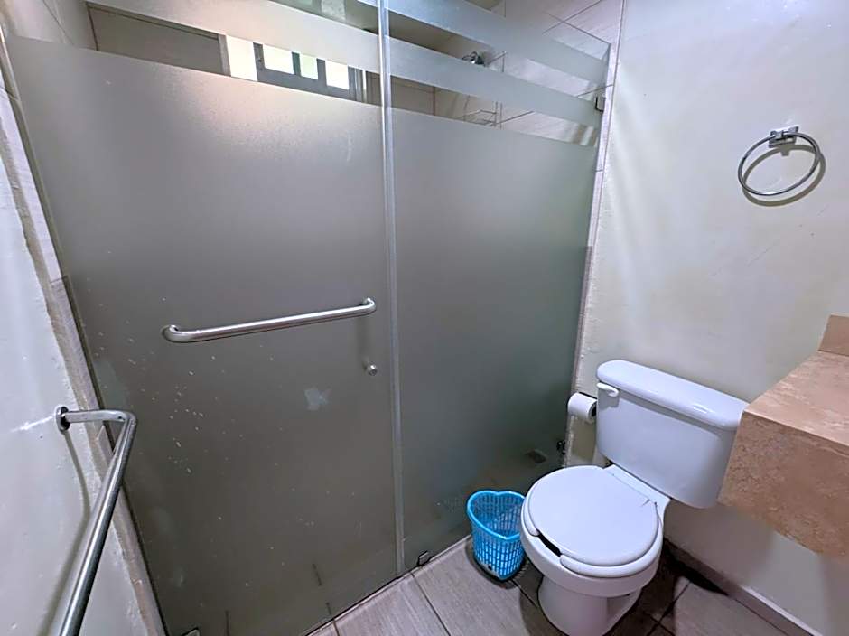 OYO Hotel Familiar Tollan