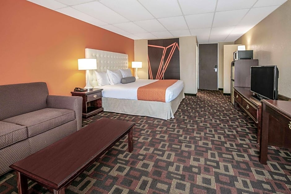 Howard Johnson by Wyndham Oklahoma City OKC Airport, Fairgrounds, I40