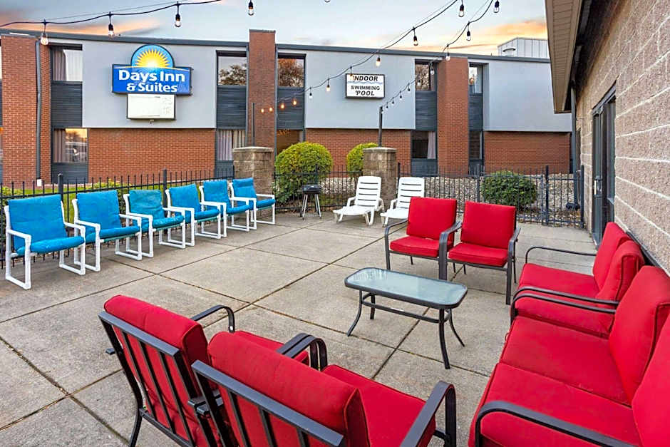 Days Inn & Suites by Wyndham Northwest Indianapolis