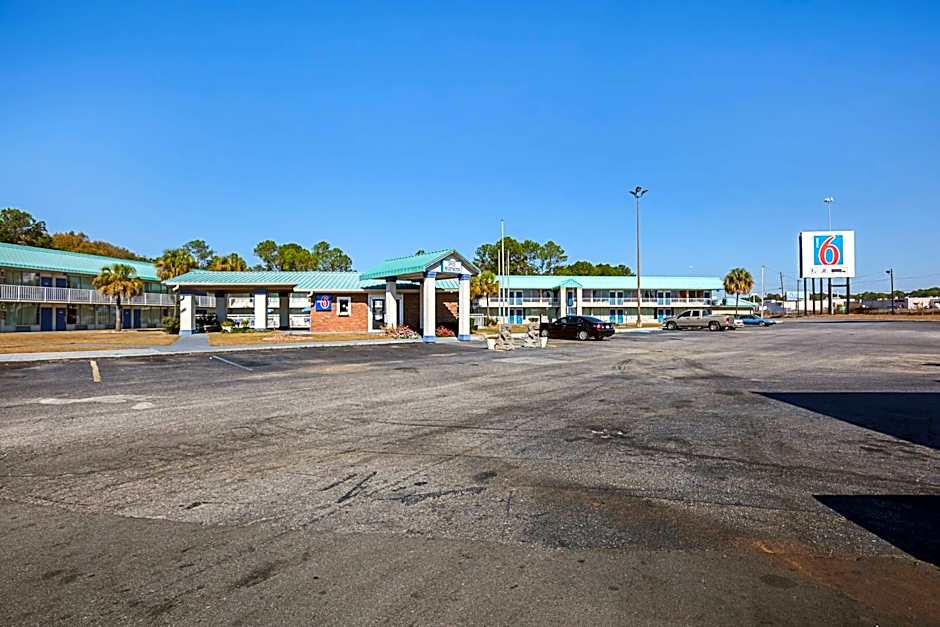 Motel 6-Tifton, GA