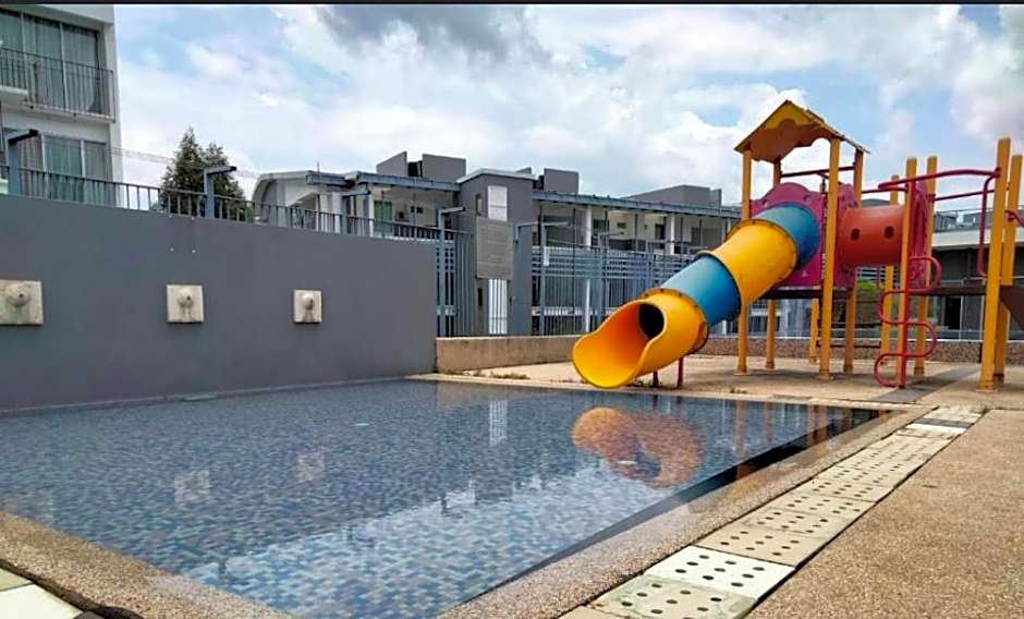 NR Crescent Homestay