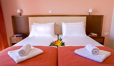 Double or Twin Room with Sea View