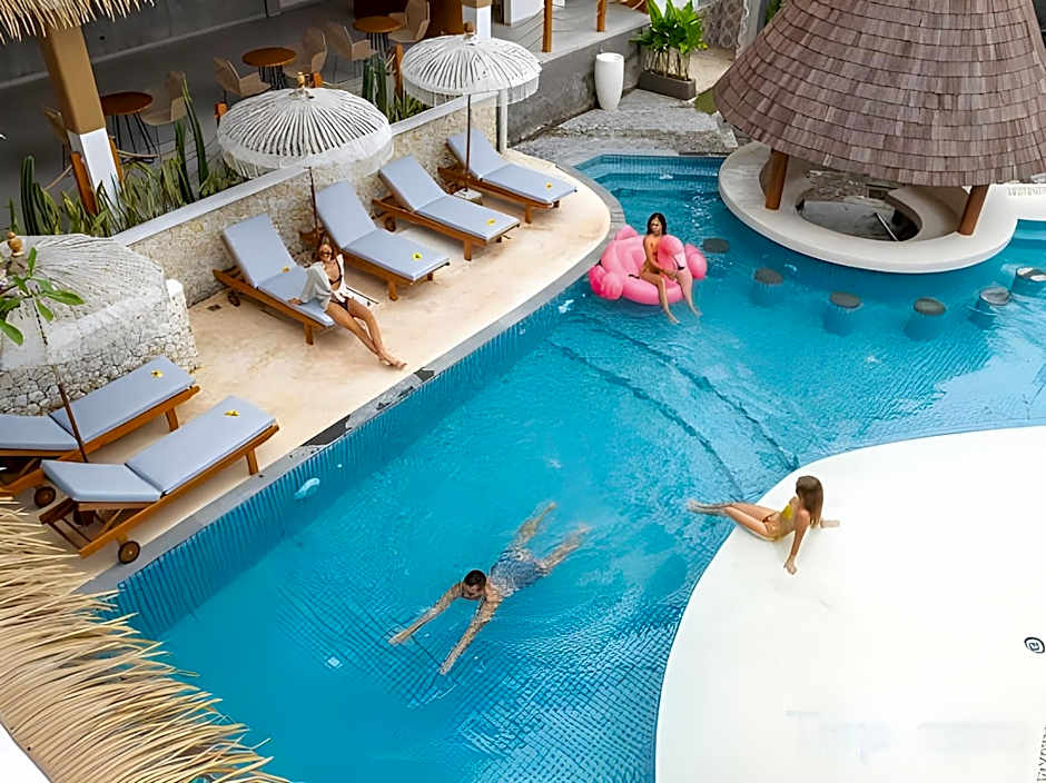 Roomates Surf Camp Canggu by Ini Vie Hospitality