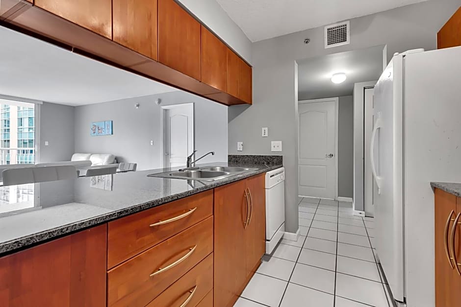 The Club at Brickell Bay Luxury Suites