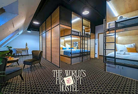 CHORS like a hotel - Capsule & NFT Boutique Hostel Bratislava - City Center