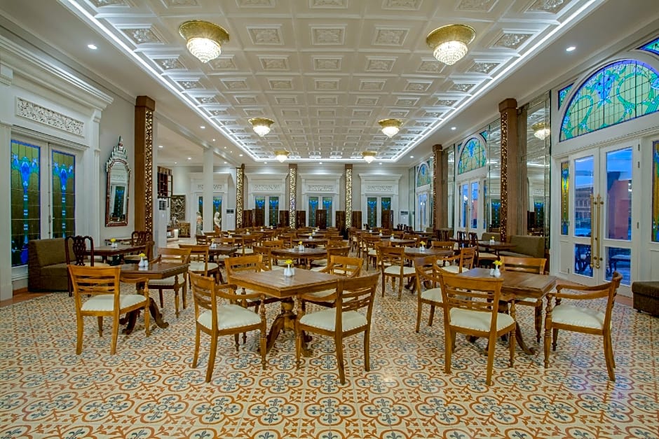 Ramada Suites By Wyndham Solo