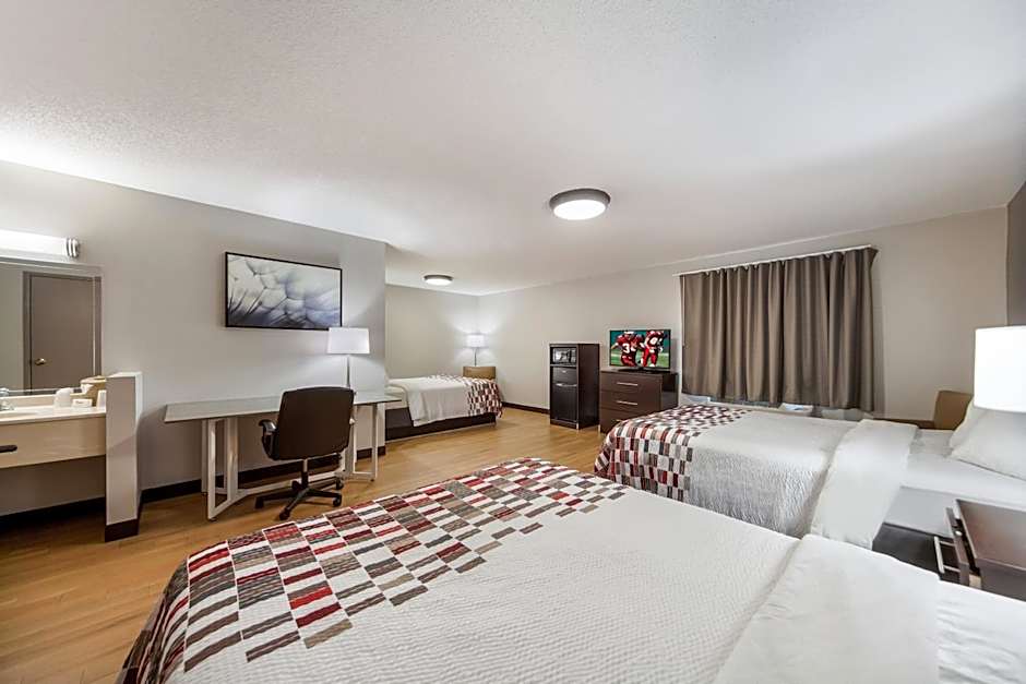 Red Roof Inn & Suites Omaha - Council Bluffs