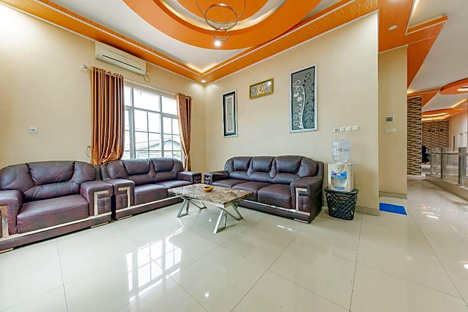 Urbanview Hotel Rifal Home Tegal