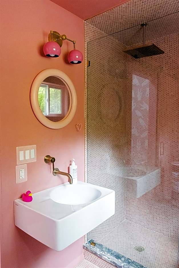 The Norsdale plus CMYK Motel on 10 acres in Phoenicia