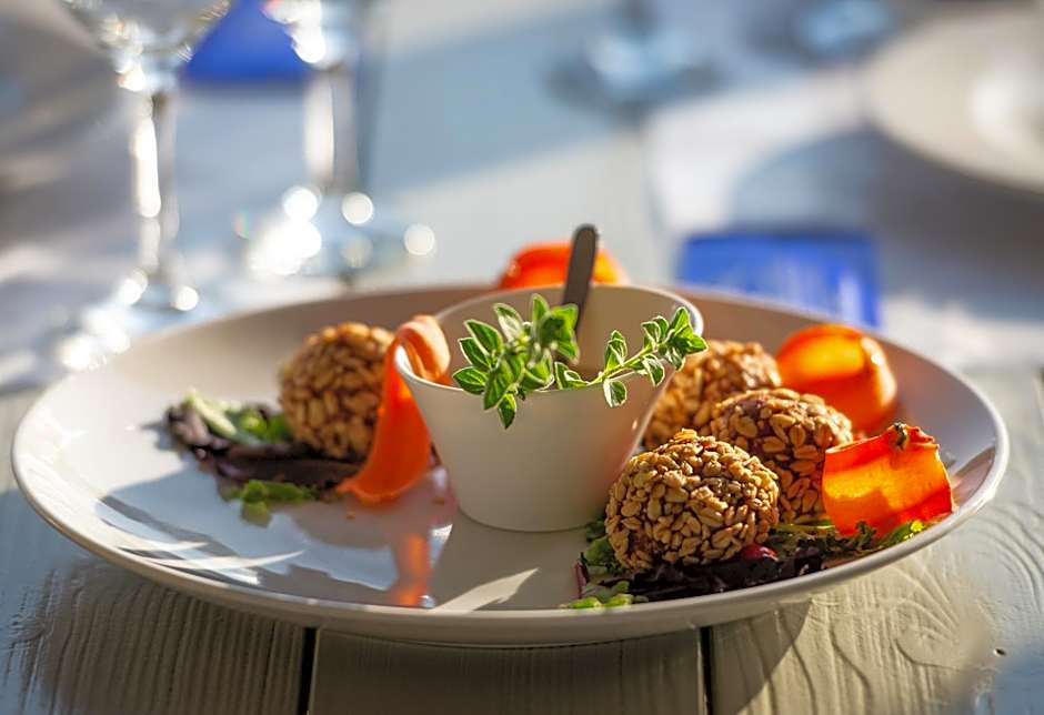 Lagomandra Luxury Suites with Private Pools