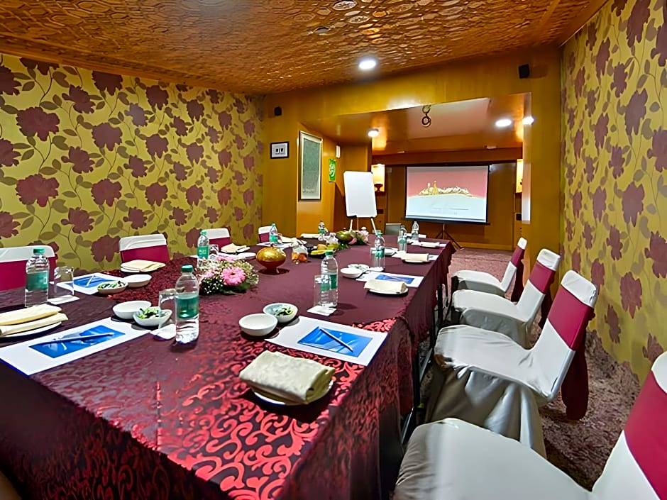 Batra Hotel and Residences