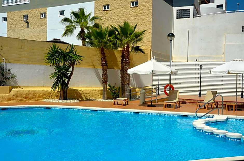 La Familia Gallo Rojo