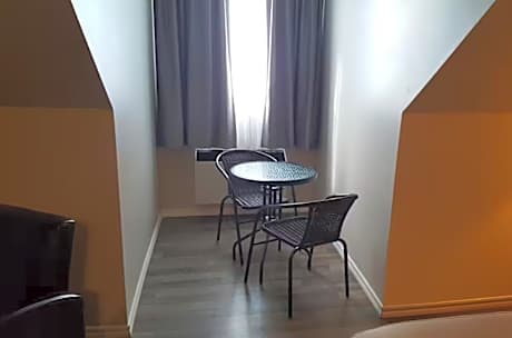 1 Queen Bed, Suite, Non-Smoking