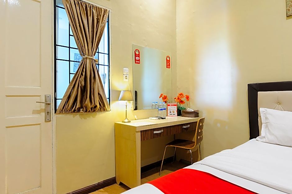 RedDoorz Plus near Universitas Sumatera Utara