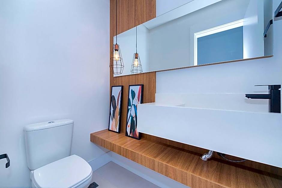 Adra 306 - Excelente Cobertura Duplex - Centro/Bombinhas- Rooftop com Piscina - À poucos metros da praia - (Consultar serviços de roupas de cama e banho)