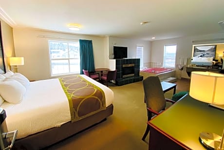 1 King Bed Suite Non-Smoking