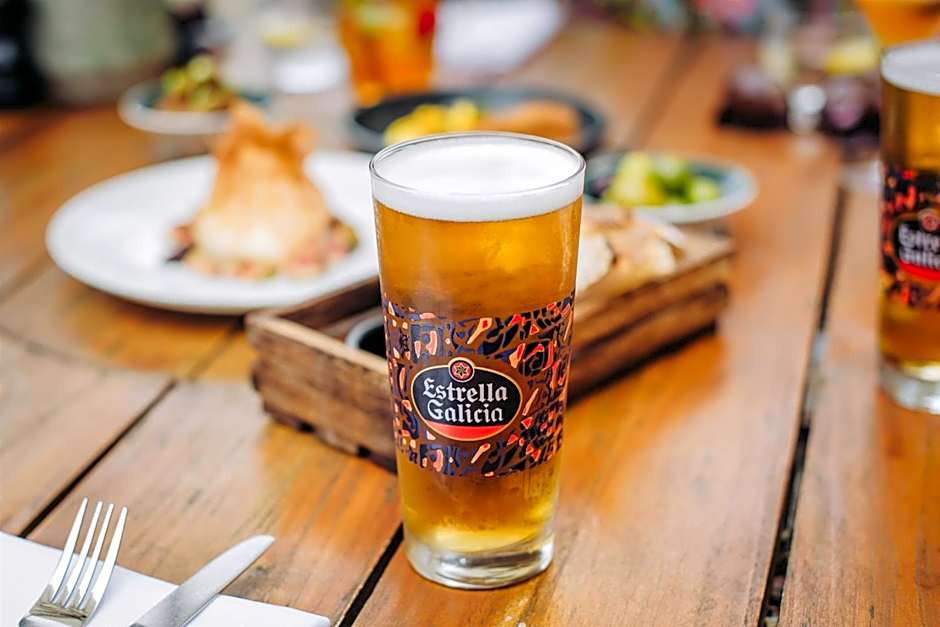 Bear and Ragged Staff