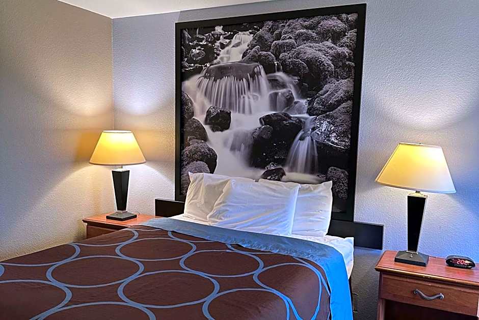 Super 8 by Wyndham Vancouver East