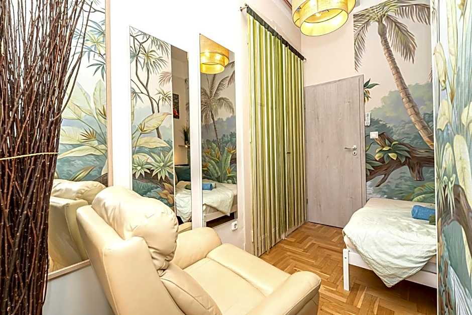 Acacia Private Rooms & Studios