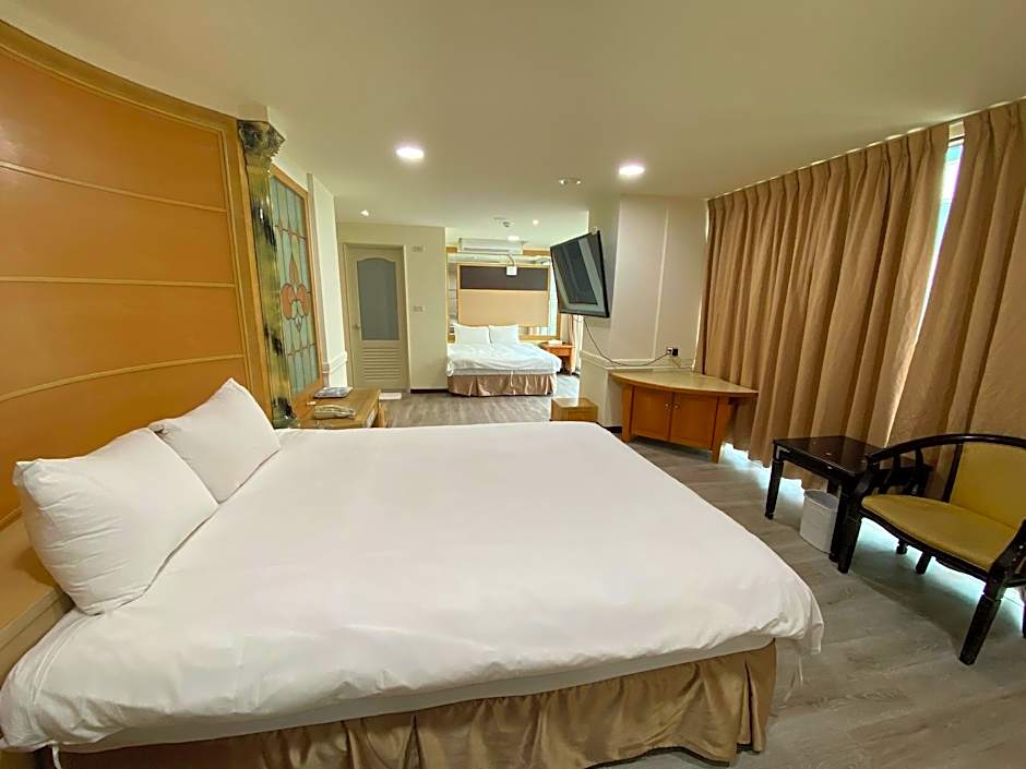 Enjoy Square Hotel
