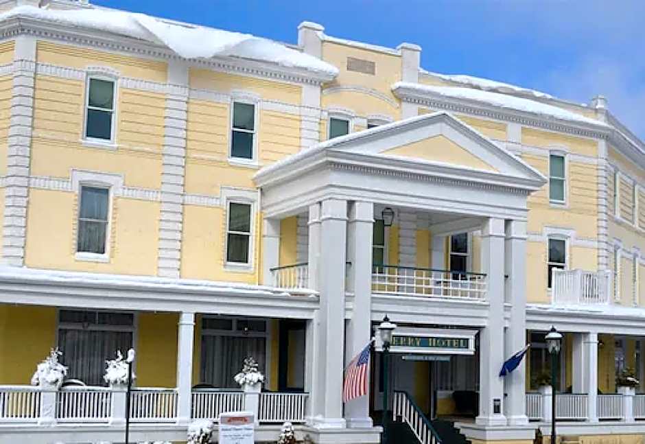 Stafford's Perry Hotel
