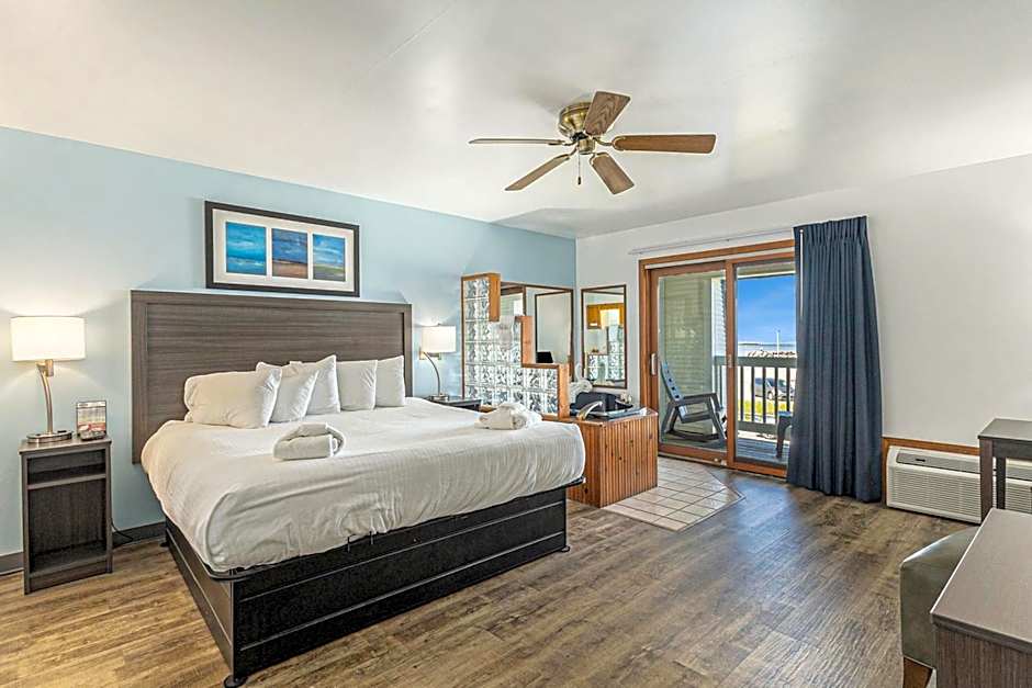 Snyders Shoreline Inn