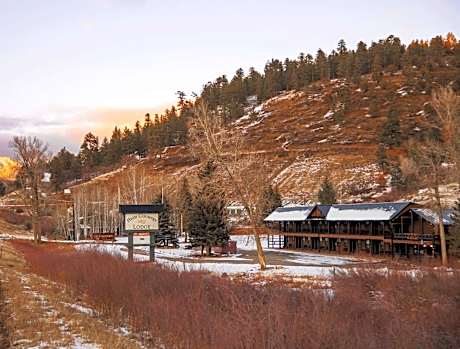 High Creek Lodge and Cabins