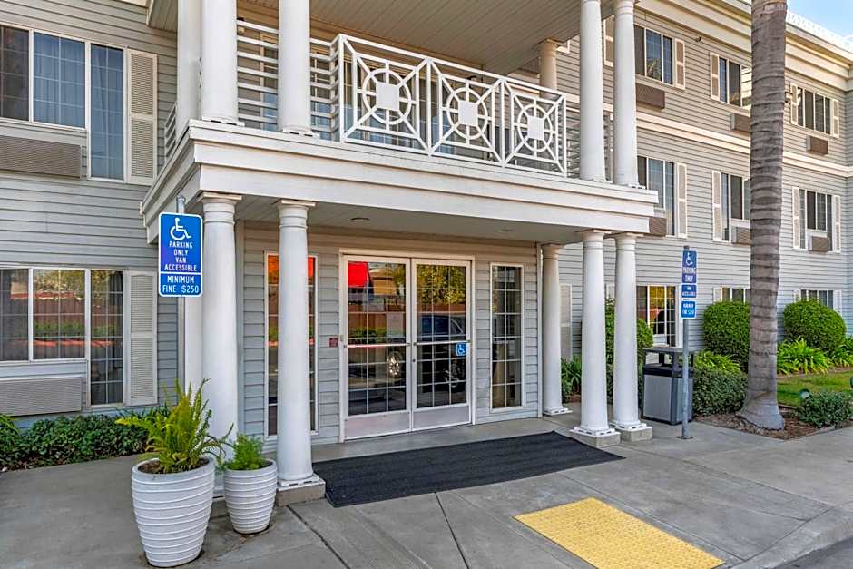 Best Western Luxury Inn