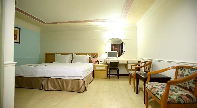 Enjoy Square Hotel