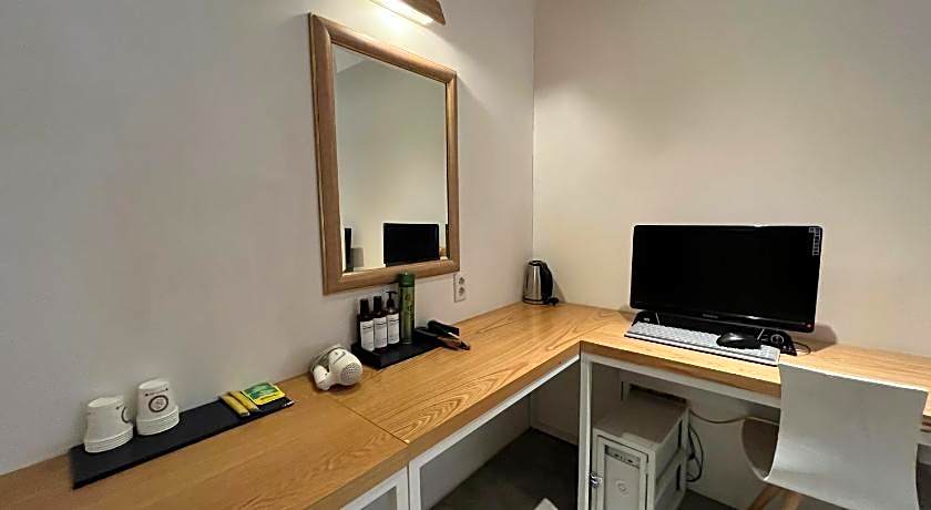 Hotel Yaja Hwajeong Station