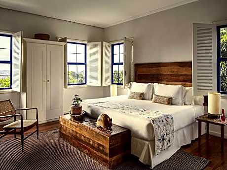 Deluxe King Room with Bathtub and Garden View