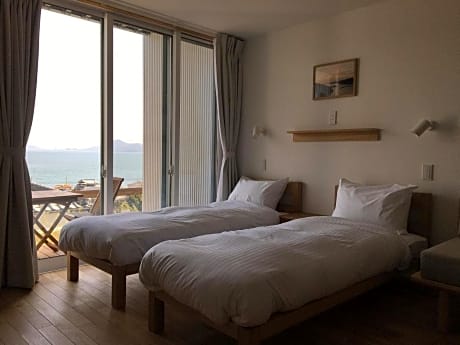 Superior Twin Room with Terrace and Sea View 