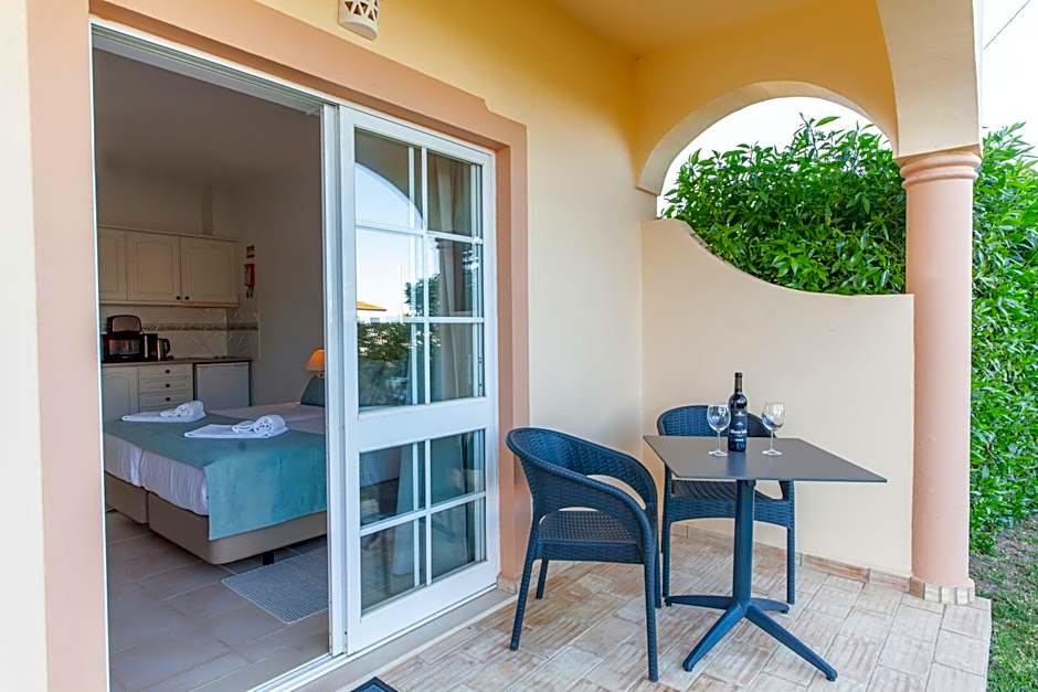 Atalaia Sol Aparthotel - tennis & heated pool in winter