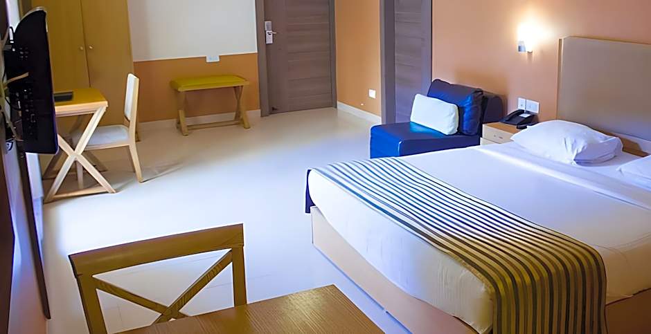 Sandalwood Hotel & Suites