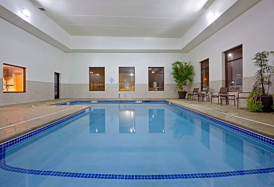 Holiday Inn Express & Suites Malone By IHG